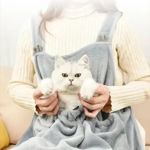 Avental com Bolsa para Gato