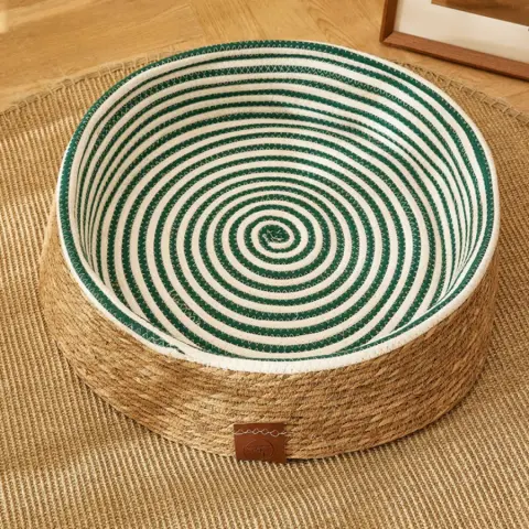 Cama-arranhador em Rattan